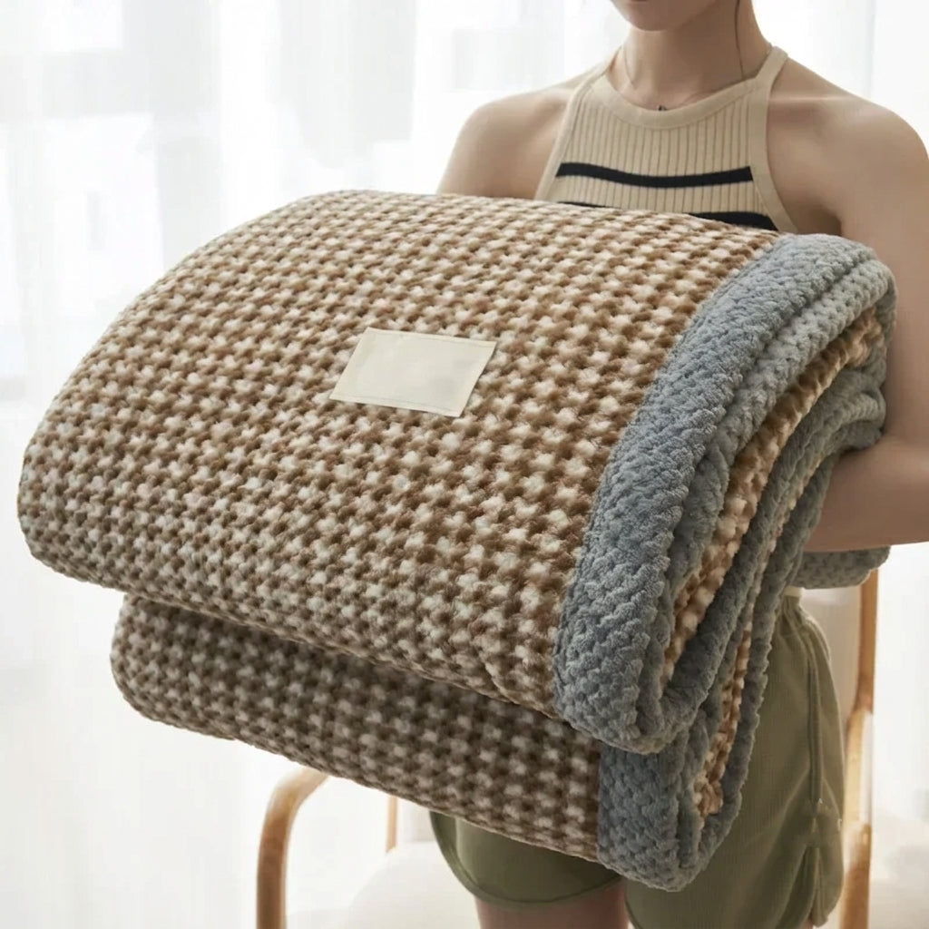 Plaid Tricoté « Douceur » — Chenille Moelleuse, Fait Main