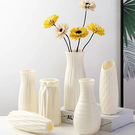 Vase scandinave en plastique, design épuré - Maison Rovelia (vue 1)