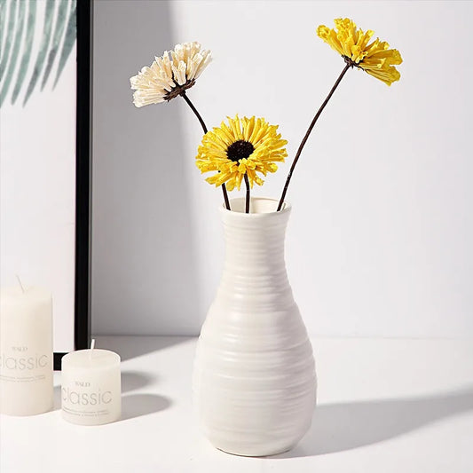 Vase scandinave en plastique, design épuré - Maison Rovelia (vue 2)