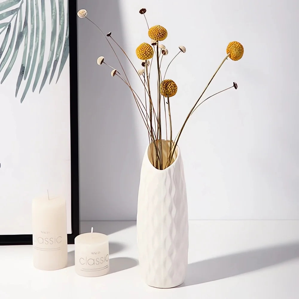 Vase scandinave en plastique, design épuré - Maison Rovelia (vue 4)