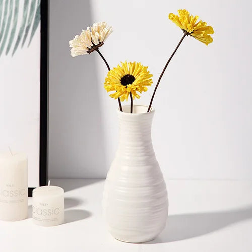 Vase Scandinave en Plastique — Design Épuré, Style Nordique