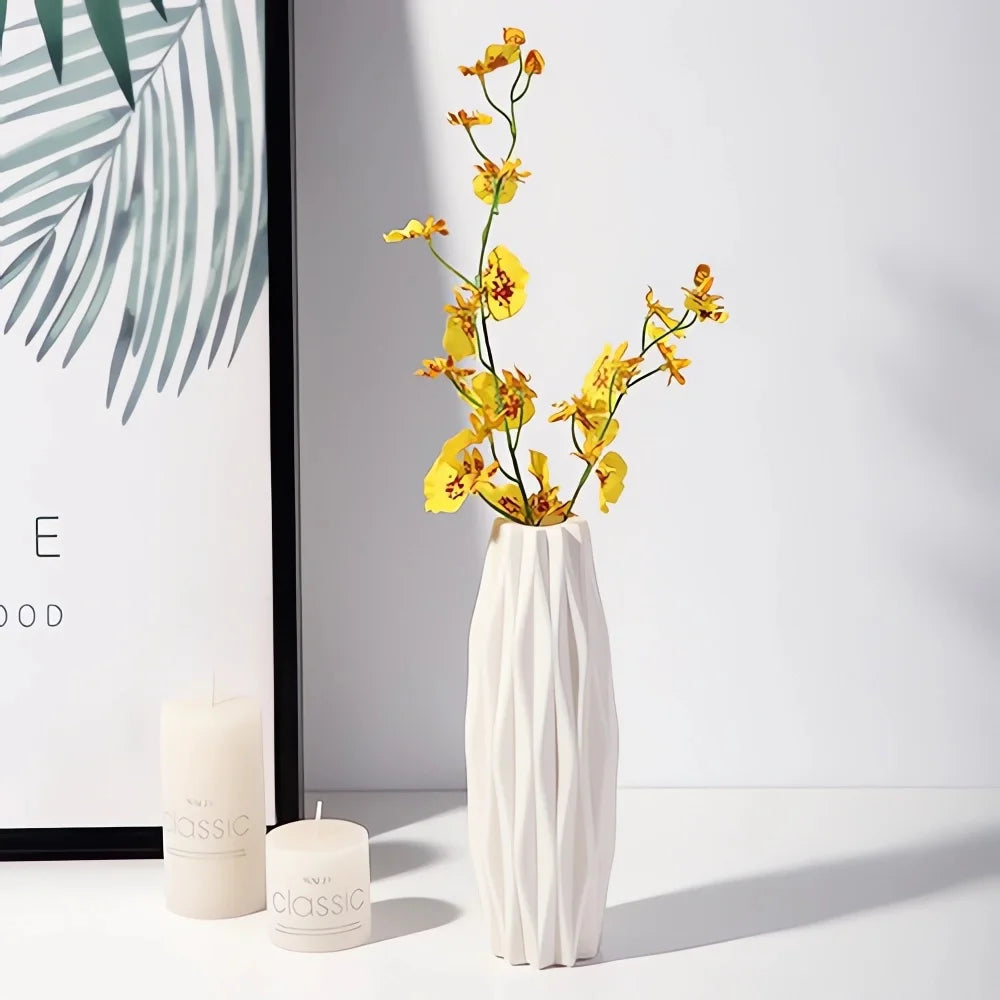 Vase Scandinave en Plastique — Design Épuré, Style Nordique
