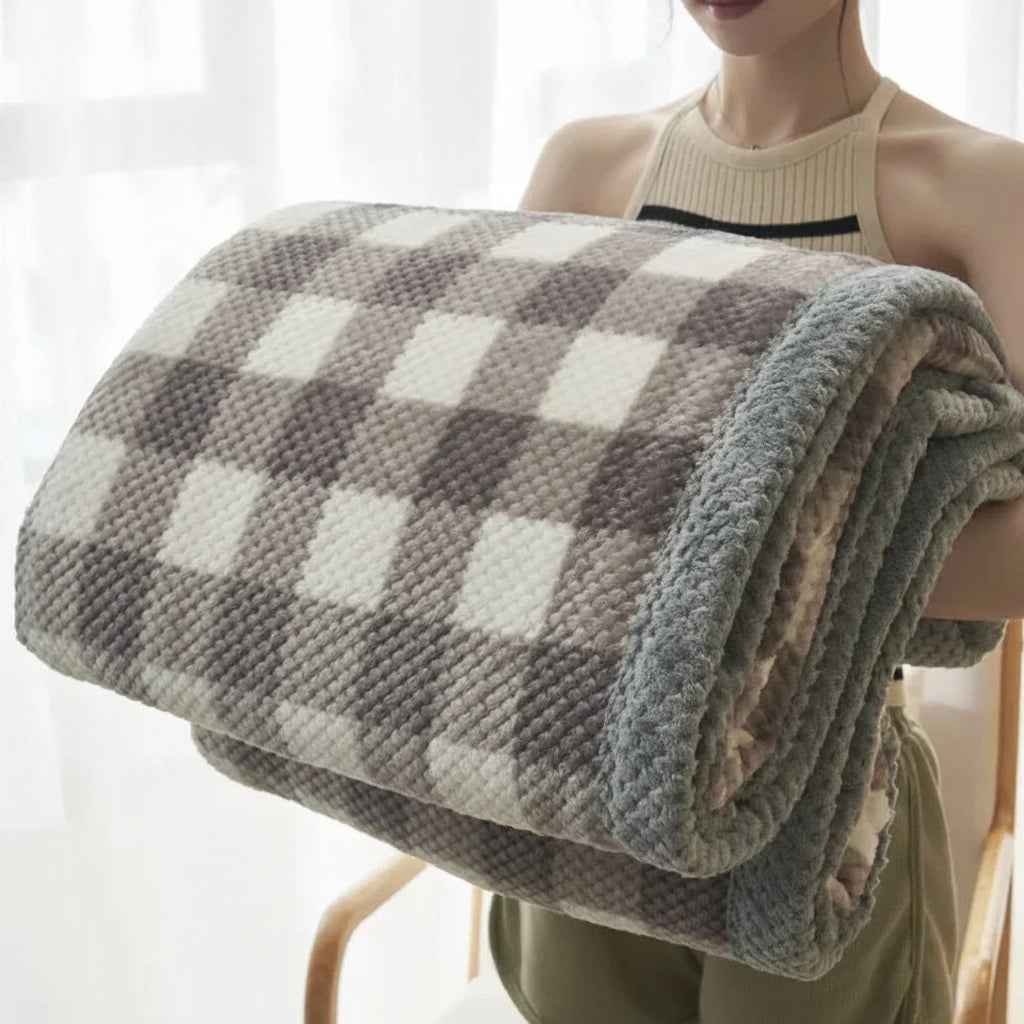 Plaid Tricoté « Douceur » — Chenille Moelleuse, Fait Main